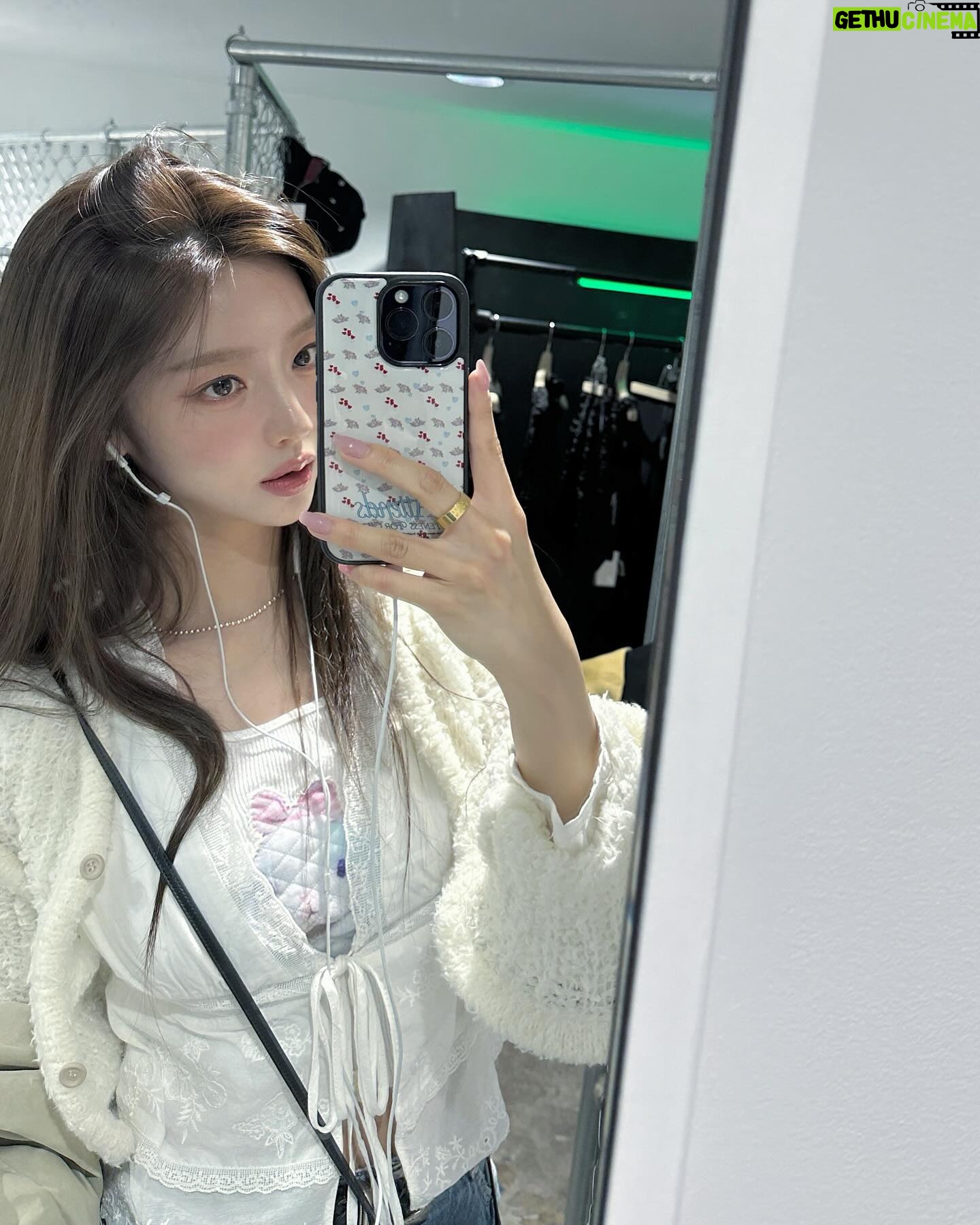 Hong Ji-yoon Instagram - Nyc 라이뿌 하나. 도버스트릿마켓에서 나가는법 까먹음 ;;