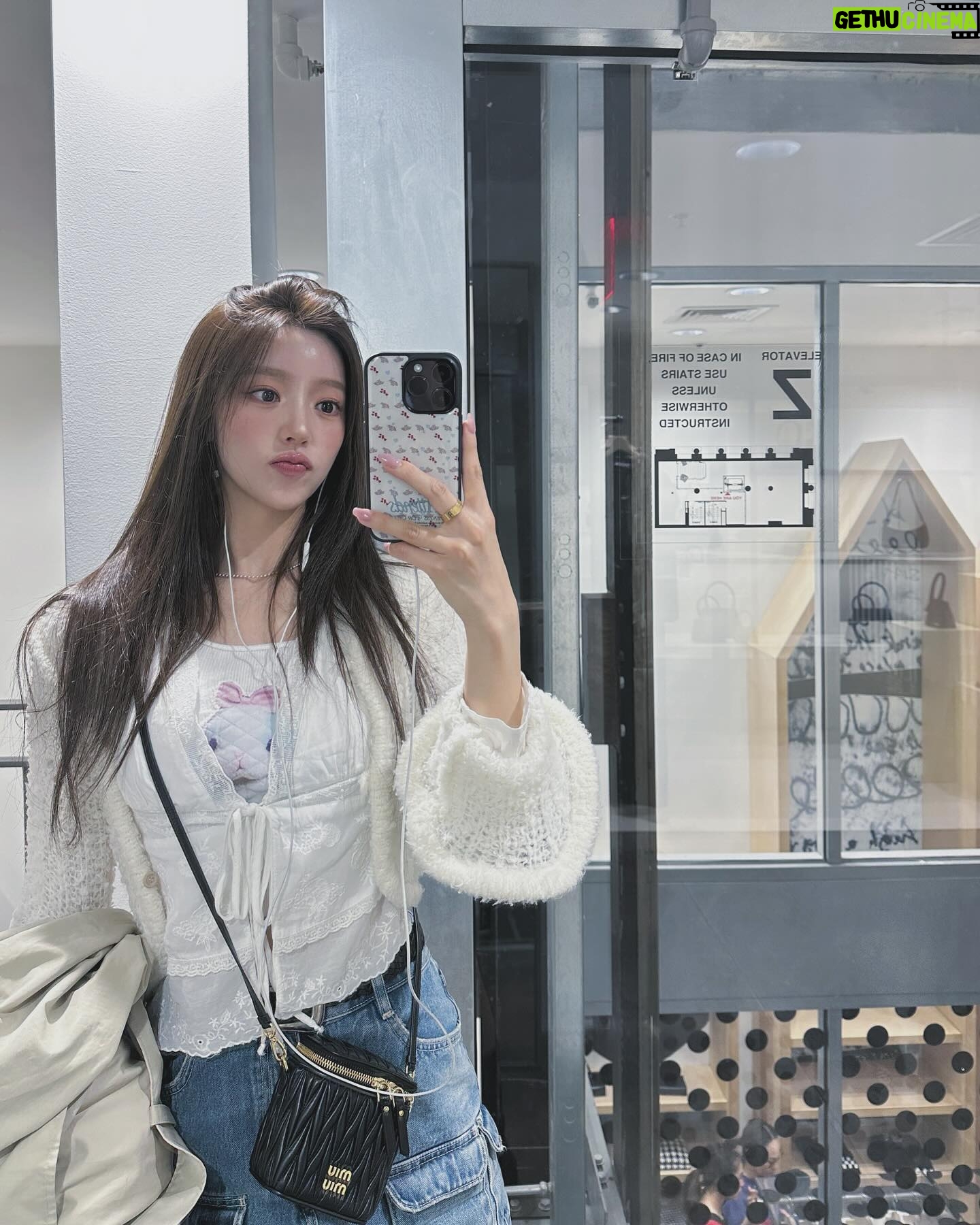 Hong Ji-yoon Instagram - Nyc 라이뿌 하나. 도버스트릿마켓에서 나가는법 까먹음 ;;