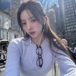 Hong Ji-yoon Instagram - 💜🌂