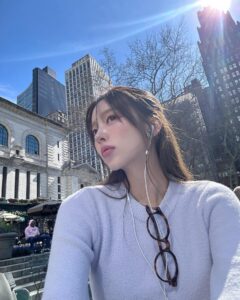 Hong Ji-yoon Instagram - 💜🌂