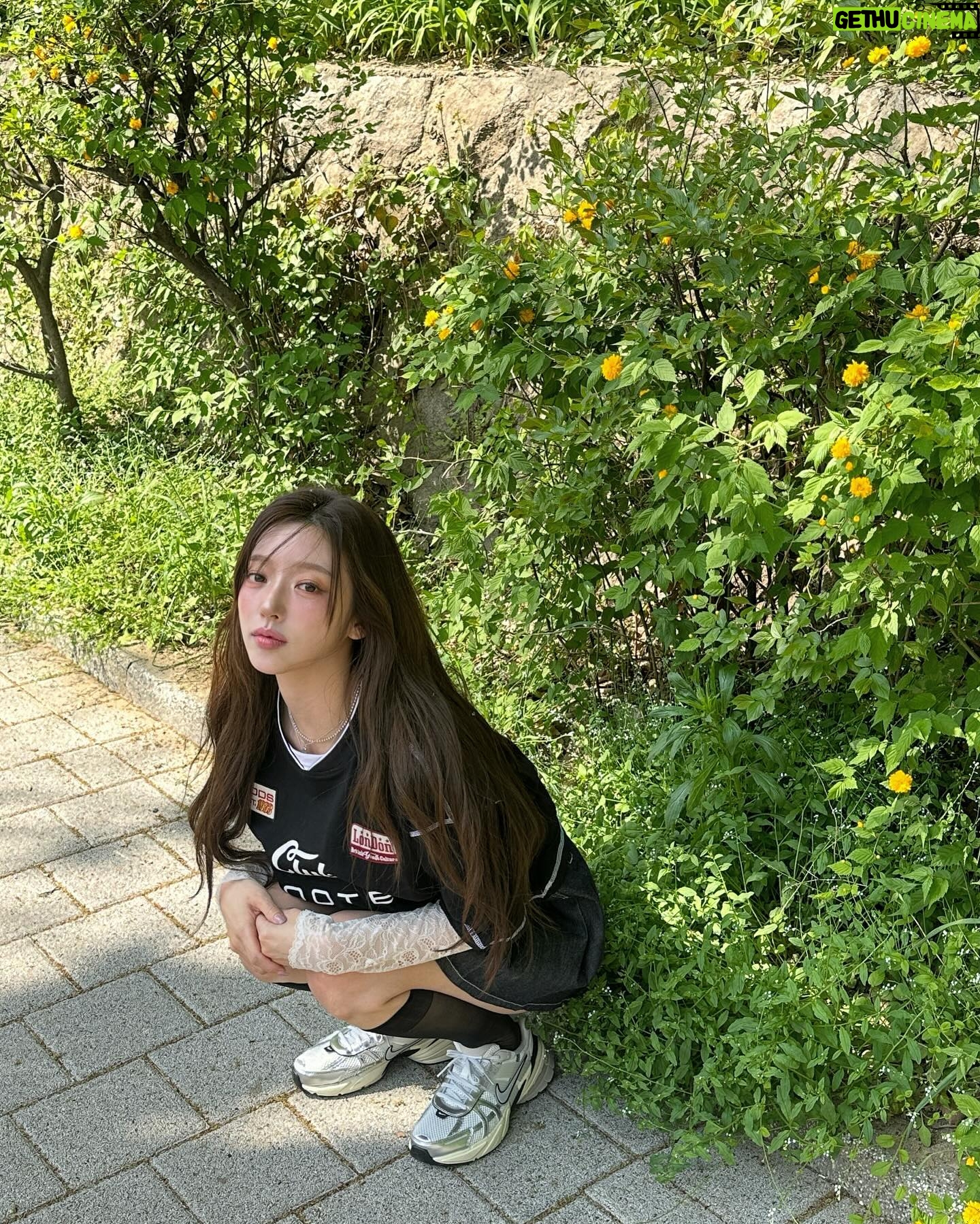 Hong Ji-yoon Instagram - #광고 #벤셔먼 #bensherman 얘들아 다나와 봄왔다 다나와 ! ! ! ᶿ̷⌔ؔᶿ̷