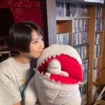 Honoka Matsumoto Instagram - . お馴染みジョーズくん&小ジョーズくん🦈 #ミワさんなりすます #松本穂香 #ジョーズくん顔見えてなくてごめん