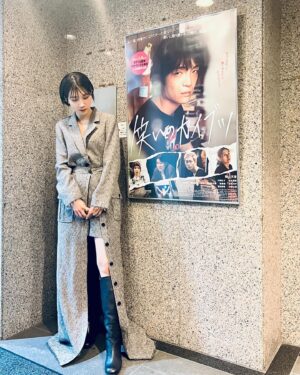Honoka Matsumoto Instagram - .

映画#笑いのカイブツ 公開中です🍔
お時間許す方は、ぜひ劇場にお越しください🙏

年始から衝撃的なニュースが続きますが
どうか1日でも早く皆様が穏やかな生活に戻れますよう
心よりお祈り申し上げます。

今年も皆様の生活にほんの少しでも彩りを与えられる作品をお届けするべく、精進して参ります。