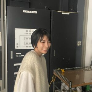Honoka Matsumoto Instagram - .
取材の合間の松本👢

大の字ポーズ？のサービスをいただいたので
あわせてどうぞ。

#笑いのカイブツ 
#松本穂香