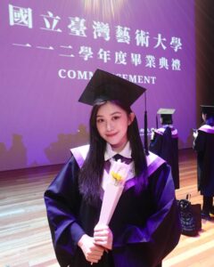 Hsin-Ling Chi Most Liked Photos and Posts