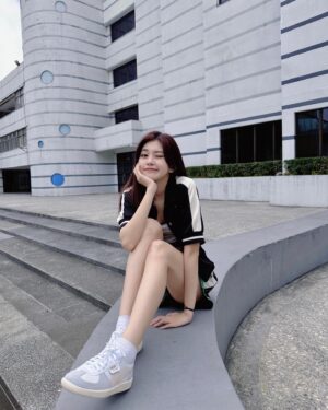 Hsin-Ling Chi Instagram - 快畢業了 趁畢業之前在這個場景多拍照（？ 哈哈哈

With #puma