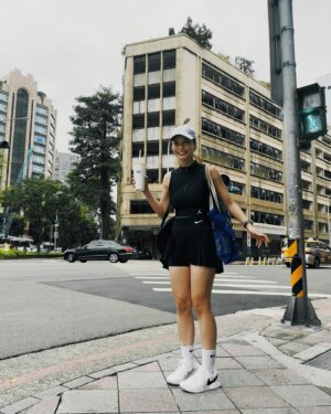 Hsing-Chen Yeh Instagram - 🔸填空題 （5分）
練完球來杯_______ ，快樂4神仙🧚🏽‍♀️

@nike  #nikecourt