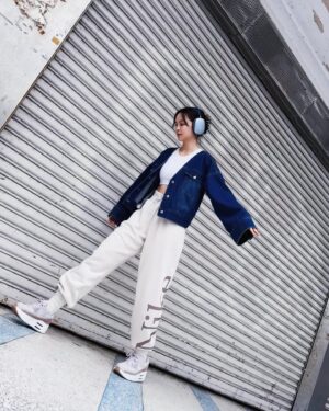 Hsing-Chen Yeh Instagram - ☁️捉摸不透的天氣🎧

#星のコーデ @nike 
#AirMaxDay 🫶🏼