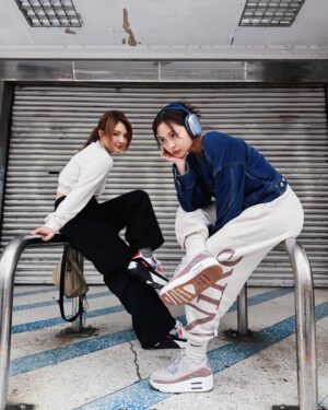 Hsing-Chen Yeh Instagram - ☁️捉摸不透的天氣🎧

#星のコーデ @nike 
#AirMaxDay 🫶🏼