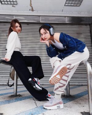 Hsing-Chen Yeh Instagram - ☁️捉摸不透的天氣🎧

#星のコーデ @nike 
#AirMaxDay 🫶🏼