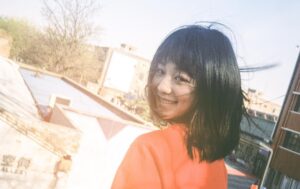 Hu Yixuan Instagram - -
我一点都不想减肥 就是想要吃根棒棒糖 
总结：荔枝味的四月