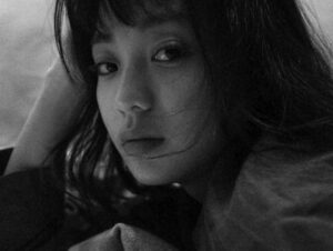 Hu Yixuan Instagram - -
写封信给你 
不说天与地 不说我和你