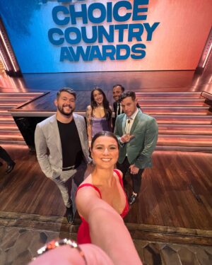 Hunter Deno Instagram - Thank you @peopleschoice for having us and throwing an incredible night honoring some amazing legends. Never thought I’d get to see Toby Keith live. What a night for country music ❤️❤️💃🏽💃🏽