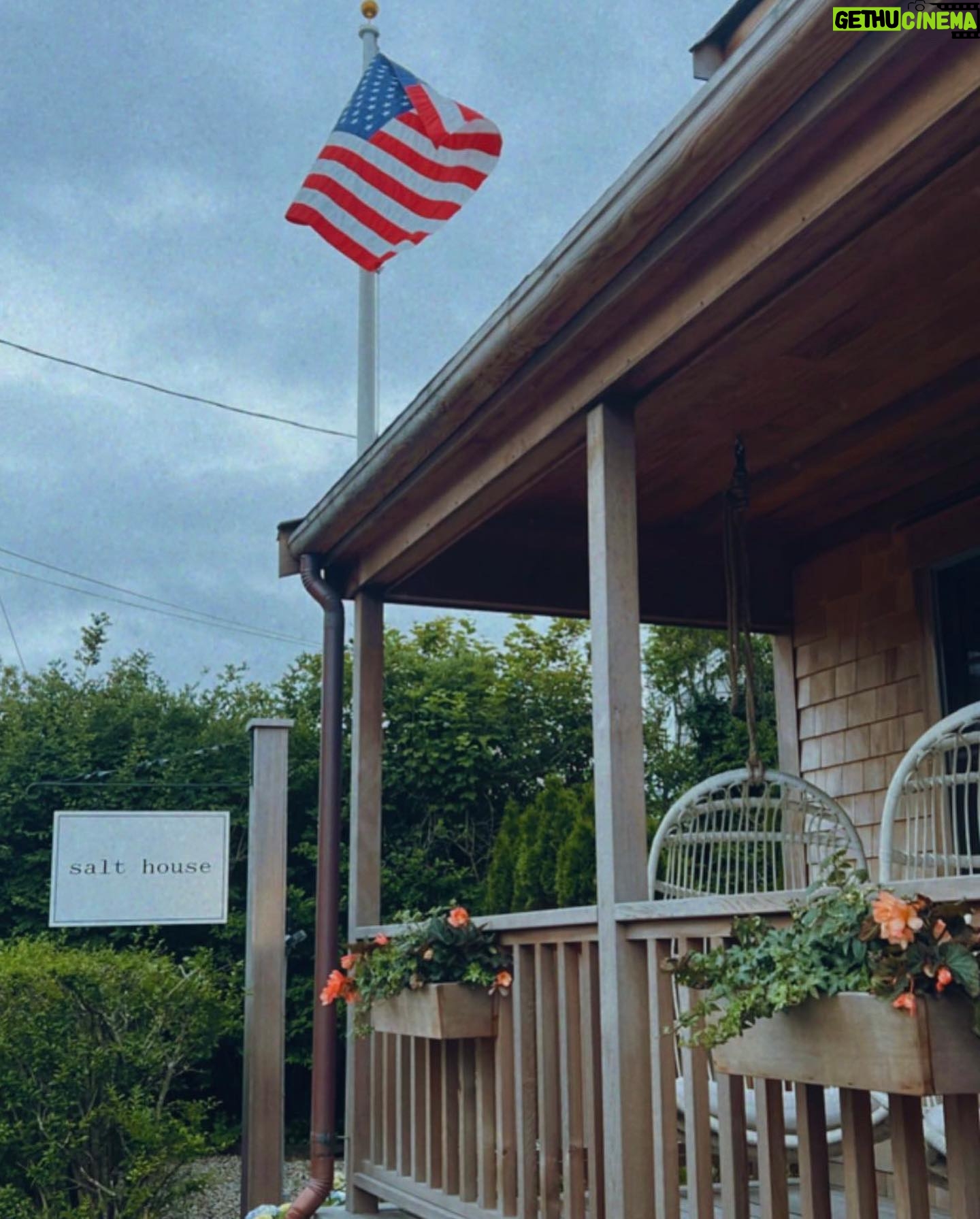Hunter Deno - 11.8K Likes - Summer vacation spot of my DREAMS!!!! @salthousenantucket thanks for having us for 24 hours. Can’t wait for your new additions and to come back soon ❤️❤️