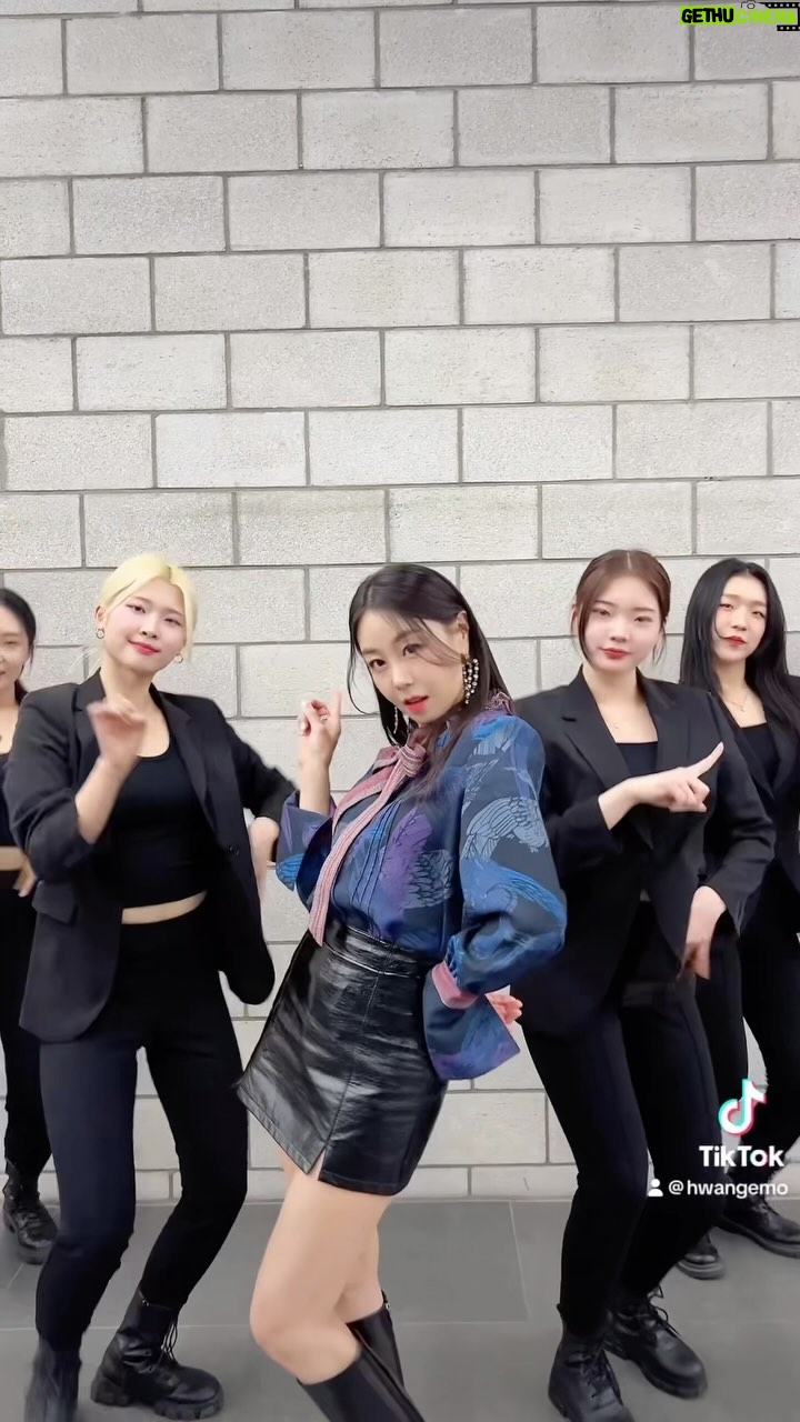 Hwang In-sun - 3 Likes - 아니야 이게 아닌데...
좋았던 우리 둘사이
도대체 뭐가 문제야 문제
니가말해봐 ‼️
#주말에도니가말해봐
#댄스커버
#틱톡팔로우
#가수황인선
#댄스챌린지
#니가말해봐
#많이사랑해주세요