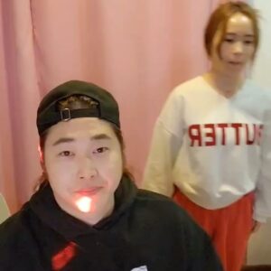 Hwang In-sun Instagram - 그립 셀러브리티에서 진행한 
니가 말해 봐 챌린지 🤟
저번 경연을 통해 정말 많은 셀러분들께서 참여를 해 주셨는데, 
그중 top 5 셀러분들을 직접 모시고 방송을 진행 했습니다 :)
판매 뿐 아니라 매사에 열심히 열정으로 임해주시는 
셀러 분들에게 또한번 더 배우는 기회 였습니다! 
다 뵌적은 없지만 내적 친밀감으로 우리는 늘 다 같은 마음! 
한마음으로 이자리까지 올수 있었습니다!
아무것도 아닌 제 노래를 불러 주시고 방송에서 
노동요라며 틀어주시고 챌린지까지 동참해주셔서 
다시한번 감사드려요. 
이번 방송을 기획하면서 해보자 하는 열정으로 서포트 해준 
울 마삐언니 @mabbi_7730 늘 존경하고 사랑합니다. 
또한 이런 아이디어를 받아주고 디벨롭 시켜준 
울 피디님들 늘 감사드려요:)
막막했던 제 삶의 원동력과 행복의 씨앗을 선사해준 
그립 의 파워무적팀! 
전 너무나 든든한 지원군이 있어 두렵지 않습니당!
두려울게 뭐 있나요? 
우리가 함께라면 힘을 함께 합친다면 이 힘든세상 
그 어떤것도 문제 없어요! (맞죠?) 
저와 함께 동참 하실분 계신가요? 
늘 한결같은 맘으로 같은곳에서 기다리겠습니다. 💕
그런 의미에서 니가 말해 봐 시즌2는 계속 됩니다.(할수 있겠....죠?)
앞으로도 우린 늘 도전 하고 함께할 것입니다!
가보는거야!! 라쓰고~ 🤟
#그립
#셀러
#니가말해봐챌린지