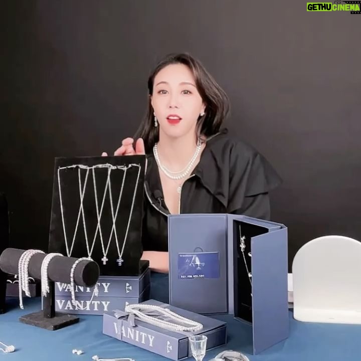 Hwang In-sun - 1.1K Likes - 2월에도 저희 베니티와 함께 해주신
모든 분들게 감사에 말씀 드리며 :)
작은 소정의 선물을 준비했습니다 💝
잠시후 베니티 채널 8:00시
VIP 카드 번호 추첨 & 리뷰 추첨!!
👏👏👏👏👏👏👏👏
번호 소유 하시고 2월 마지막날을
베니티와 함께 불🔥태워 보아요 ❤️
#그립
#라이브커머스
#베니티
#이벤트