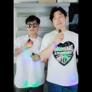 Hwang In-sun Instagram - 그립 셀러브리티에서 진행한 
니가 말해 봐 챌린지 🤟
저번 경연을 통해 정말 많은 셀러분들께서 참여를 해 주셨는데, 
그중 top 5 셀러분들을 직접 모시고 방송을 진행 했습니다 :)
판매 뿐 아니라 매사에 열심히 열정으로 임해주시는 
셀러 분들에게 또한번 더 배우는 기회 였습니다! 
다 뵌적은 없지만 내적 친밀감으로 우리는 늘 다 같은 마음! 
한마음으로 이자리까지 올수 있었습니다!
아무것도 아닌 제 노래를 불러 주시고 방송에서 
노동요라며 틀어주시고 챌린지까지 동참해주셔서 
다시한번 감사드려요. 
이번 방송을 기획하면서 해보자 하는 열정으로 서포트 해준 
울 마삐언니 @mabbi_7730 늘 존경하고 사랑합니다. 
또한 이런 아이디어를 받아주고 디벨롭 시켜준 
울 피디님들 늘 감사드려요:)
막막했던 제 삶의 원동력과 행복의 씨앗을 선사해준 
그립 의 파워무적팀! 
전 너무나 든든한 지원군이 있어 두렵지 않습니당!
두려울게 뭐 있나요? 
우리가 함께라면 힘을 함께 합친다면 이 힘든세상 
그 어떤것도 문제 없어요! (맞죠?) 
저와 함께 동참 하실분 계신가요? 
늘 한결같은 맘으로 같은곳에서 기다리겠습니다. 💕
그런 의미에서 니가 말해 봐 시즌2는 계속 됩니다.(할수 있겠....죠?)
앞으로도 우린 늘 도전 하고 함께할 것입니다!
가보는거야!! 라쓰고~ 🤟
#그립
#셀러
#니가말해봐챌린지