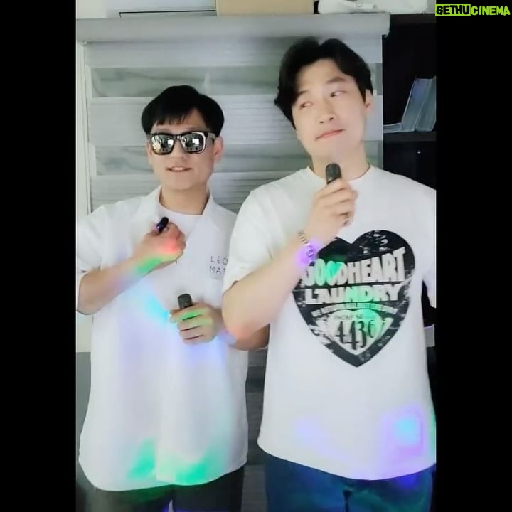 Hwang In-sun - 3 Likes - 그립 셀러브리티에서 진행한
니가 말해 봐 챌린지 🤟
저번 경연을 통해 정말 많은 셀러분들께서 참여를 해 주셨는데,
그중 top 5 셀러분들을 직접 모시고 방송을 진행 했습니다 :)
판매 뿐 아니라 매사에 열심히 열정으로 임해주시는
셀러 분들에게 또한번 더 배우는 기회 였습니다!
다 뵌적은 없지만 내적 친밀감으로 우리는 늘 다 같은 마음!
한마음으로 이자리까지 올수 있었습니다!
아무것도 아닌 제 노래를 불러 주시고 방송에서
노동요라며 틀어주시고 챌린지까지 동참해주셔서
다시한번 감사드려요.
이번 방송을 기획하면서 해보자 하는 열정으로 서포트 해준
울 마삐언니 @mabbi_7730 늘 존경하고 사랑합니다.
또한 이런 아이디어를 받아주고 디벨롭 시켜준
울 피디님들 늘 감사드려요:)
막막했던 제 삶의 원동력과 행복의 씨앗을 선사해준
그립 의 파워무적팀!
전 너무나 든든한 지원군이 있어 두렵지 않습니당!
두려울게 뭐 있나요?
우리가 함께라면 힘을 함께 합친다면 이 힘든세상
그 어떤것도 문제 없어요! (맞죠?)
저와 함께 동참 하실분 계신가요?
늘 한결같은 맘으로 같은곳에서 기다리겠습니다. 💕
그런 의미에서 니가 말해 봐 시즌2는 계속 됩니다.(할수 있겠....죠?)
앞으로도 우린 늘 도전 하고 함께할 것입니다!
가보는거야!! 라쓰고~ 🤟
#그립
#셀러
#니가말해봐챌린지