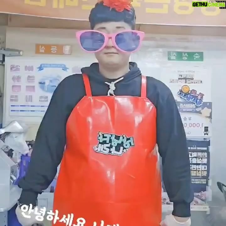 Hwang In-sun - 3 Likes - 그립 셀러브리티에서 진행한
니가 말해 봐 챌린지 🤟
저번 경연을 통해 정말 많은 셀러분들께서 참여를 해 주셨는데,
그중 top 5 셀러분들을 직접 모시고 방송을 진행 했습니다 :)
판매 뿐 아니라 매사에 열심히 열정으로 임해주시는
셀러 분들에게 또한번 더 배우는 기회 였습니다!
다 뵌적은 없지만 내적 친밀감으로 우리는 늘 다 같은 마음!
한마음으로 이자리까지 올수 있었습니다!
아무것도 아닌 제 노래를 불러 주시고 방송에서
노동요라며 틀어주시고 챌린지까지 동참해주셔서
다시한번 감사드려요.
이번 방송을 기획하면서 해보자 하는 열정으로 서포트 해준
울 마삐언니 @mabbi_7730 늘 존경하고 사랑합니다.
또한 이런 아이디어를 받아주고 디벨롭 시켜준
울 피디님들 늘 감사드려요:)
막막했던 제 삶의 원동력과 행복의 씨앗을 선사해준
그립 의 파워무적팀!
전 너무나 든든한 지원군이 있어 두렵지 않습니당!
두려울게 뭐 있나요?
우리가 함께라면 힘을 함께 합친다면 이 힘든세상
그 어떤것도 문제 없어요! (맞죠?)
저와 함께 동참 하실분 계신가요?
늘 한결같은 맘으로 같은곳에서 기다리겠습니다. 💕
그런 의미에서 니가 말해 봐 시즌2는 계속 됩니다.(할수 있겠....죠?)
앞으로도 우린 늘 도전 하고 함께할 것입니다!
가보는거야!! 라쓰고~ 🤟
#그립
#셀러
#니가말해봐챌린지