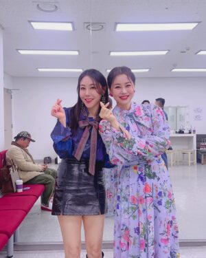 Hwang In-sun Instagram - 찬란했던 하루 💙💜
SBS fill 더트롯쇼! 
니가말해봐 영상 올라왔어요 :) 
좋아요 🙋‍♀️ 많은 댓글 부탁드려요 🙏
#니가말해봐
#가수황인선
#트로트
#sbs더트롯쇼