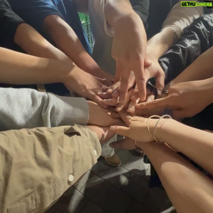 Hwang In-sun - 3 Likes - 그립 셀러브리티에서 진행한
니가 말해 봐 챌린지 🤟
저번 경연을 통해 정말 많은 셀러분들께서 참여를 해 주셨는데,
그중 top 5 셀러분들을 직접 모시고 방송을 진행 했습니다 :)
판매 뿐 아니라 매사에 열심히 열정으로 임해주시는
셀러 분들에게 또한번 더 배우는 기회 였습니다!
다 뵌적은 없지만 내적 친밀감으로 우리는 늘 다 같은 마음!
한마음으로 이자리까지 올수 있었습니다!
아무것도 아닌 제 노래를 불러 주시고 방송에서
노동요라며 틀어주시고 챌린지까지 동참해주셔서
다시한번 감사드려요.
이번 방송을 기획하면서 해보자 하는 열정으로 서포트 해준
울 마삐언니 @mabbi_7730 늘 존경하고 사랑합니다.
또한 이런 아이디어를 받아주고 디벨롭 시켜준
울 피디님들 늘 감사드려요:)
막막했던 제 삶의 원동력과 행복의 씨앗을 선사해준
그립 의 파워무적팀!
전 너무나 든든한 지원군이 있어 두렵지 않습니당!
두려울게 뭐 있나요?
우리가 함께라면 힘을 함께 합친다면 이 힘든세상
그 어떤것도 문제 없어요! (맞죠?)
저와 함께 동참 하실분 계신가요?
늘 한결같은 맘으로 같은곳에서 기다리겠습니다. 💕
그런 의미에서 니가 말해 봐 시즌2는 계속 됩니다.(할수 있겠....죠?)
앞으로도 우린 늘 도전 하고 함께할 것입니다!
가보는거야!! 라쓰고~ 🤟
#그립
#셀러
#니가말해봐챌린지
