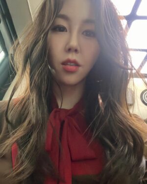 Hwang In-sun Instagram - 가수 허찬미 & 조영구 선배님이 진행하는 
전국탑텐가요쇼! 청주 CJB 미디어센터에 다녀왔어요 :) 
오랜만에 본 찬미랑 비록 사진은 못찍었지만 ... 😭리즈 미모 여전 🤤💕높고높으신 선배님들이 함께하는 자리라 무지 떨렸....다는 
긴장이 풀리고 나니 마지막 넉 다운 😮‍💨 휴....
내일은 새벽부터... 아침 8시 녹화! 
mbc 뮤직 트롯챔피언으로 출발🔥
니가말해봐 🎤가즈아 🏃‍♂️🏃‍♀️🏃
#가수황인선 
#전국탑텐가요쇼 
#cjb미디어센터 
#니가말해봐