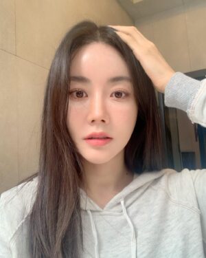 Hwang Woo-seul-hye Instagram - 머~엉 😅