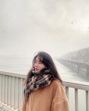 Hwang Woo-seul-hye Instagram - 눈올땐 쉬어야해요 ^*^☺️