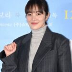 Hwang Bo-ra Instagram - #3일의휴가 시사를 보고 참 많이 울었습니다 모두에게 사랑받는 화려한 주인공은 아니지만 초라한 조연같아도 슬퍼할 필요없어요 영화속에서 충분히 따뜻한 친구를 한거같아 참 좋았습니다 함께한 배우 감독님덕분이 외롭지 않았습니다 감사합니다 12/6일 엄마손잡고 보러 가지 않을래요??