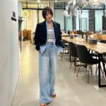 Hwang Bo-ra Instagram - 엠째뜨 서타일로 힙합바지 고등락교때도 안입엇는디 ㅋ 엄마가 온동네 쓰레기 다 청소하고 다닌다고 뭐라뭐라해서 ㅋ 귀밑3cm 학주한테 자들고 좀만 길어도 손등에 자치기당하고 뒤에 뒤랫나루 너무 길어서 아빠가 면도기로 면도 해줬건 기억이