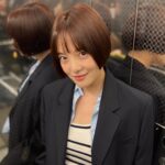 Hwang Bo-ra Instagram - 엠째뜨 서타일로 힙합바지 고등락교때도 안입엇는디 ㅋ 엄마가 온동네 쓰레기 다 청소하고 다닌다고 뭐라뭐라해서 ㅋ 귀밑3cm 학주한테 자들고 좀만 길어도 손등에 자치기당하고 뒤에 뒤랫나루 너무 길어서 아빠가 면도기로 면도 해줬건 기억이