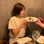 Hwang Bo-ra Instagram - 생일마다 50명씩초대해서 대환장파티를 열었던나 올해는 소소하게 가족과함께 가족같은 친구들과 힘께 보냈다 비록 아무더 생일케익을 안아져왔지만(꼭 생일때 누군가 가져오겟지해서 캐익이 없는 경우가 있음 ) 너무 감사하고 행복했던 축하해주신 카카오선물(바디로샨이 내부부분임 사우나 메니아라)보내주싴 모든분들 감사하고 다 보답하고 집착할겁니다 더더 멋진사람으로 성장할게요 나의40대가 기대된다 두근🩷💜
