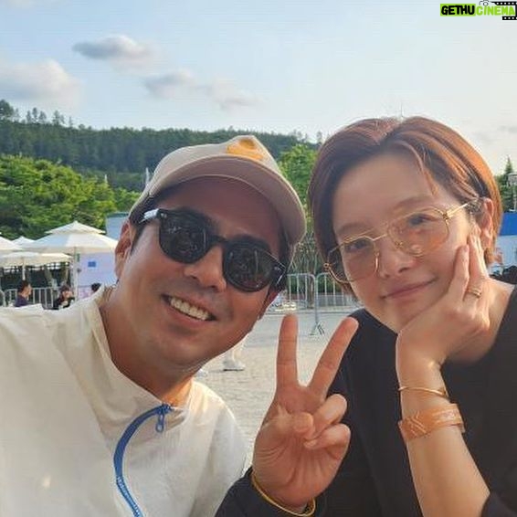 Hwang Bo-ra Instagram - #수능출제의비밀 #무주산골영화제 너무너무 사랑하는 나의 배우님들과 #유재명#이중옥#류경환#전석호 그리구 황보라 20년간 배우로 살길 참잘했다 더 열심히 고민하거 싸우겠습니다 연기천재님들 사랑해여