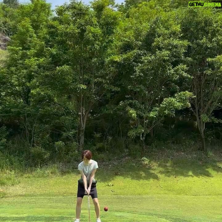 Hwang Bo-ra Instagram - 워크하우스컴퍼니 골프실력 장난아니쥬 ㅋㅋㅋ 끝나고 오프로님이 쏘는 소고기에 너므 행복한하루 또가장😍나는112개 친거는 어쩌지 휴 오프로 장푸로 코프로 랭푸로