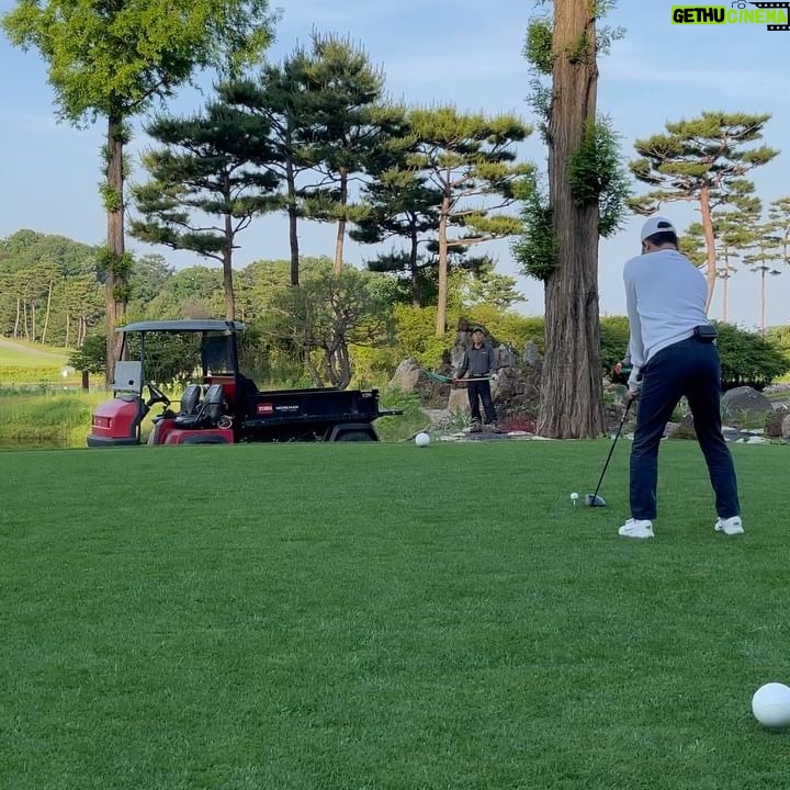 Hwang Bo-ra Instagram - 워크하우스컴퍼니 골프실력 장난아니쥬 ㅋㅋㅋ 끝나고 오프로님이 쏘는 소고기에 너므 행복한하루 또가장😍나는112개 친거는 어쩌지 휴 오프로 장푸로 코프로 랭푸로