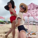 Hwang Bo-ra Instagram - 프랑스 니스고 뭐시고 느무 뜨그브서 죽을뻔했디만 최고의 추억을 선물해준 나래야 고맙구 사랑해 엠제뜨꺼 따라한다고 모래만 한시간을 팠네 손톱낑김주의와 폰에 모래 드들어감요 나혼산은 찐이었다 ^^