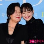 Hwang Bo-ra Instagram - #3일의휴가 시사를 보고 참 많이 울었습니다 모두에게 사랑받는 화려한 주인공은 아니지만 초라한 조연같아도 슬퍼할 필요없어요 영화속에서 충분히 따뜻한 친구를 한거같아 참 좋았습니다 함께한 배우 감독님덕분이 외롭지 않았습니다 감사합니다 12/6일 엄마손잡고 보러 가지 않을래요??