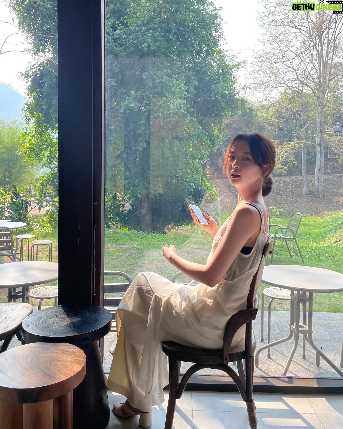 Hwang Bo-reum-byeol Instagram - 한껏 방랑한 나의 4월