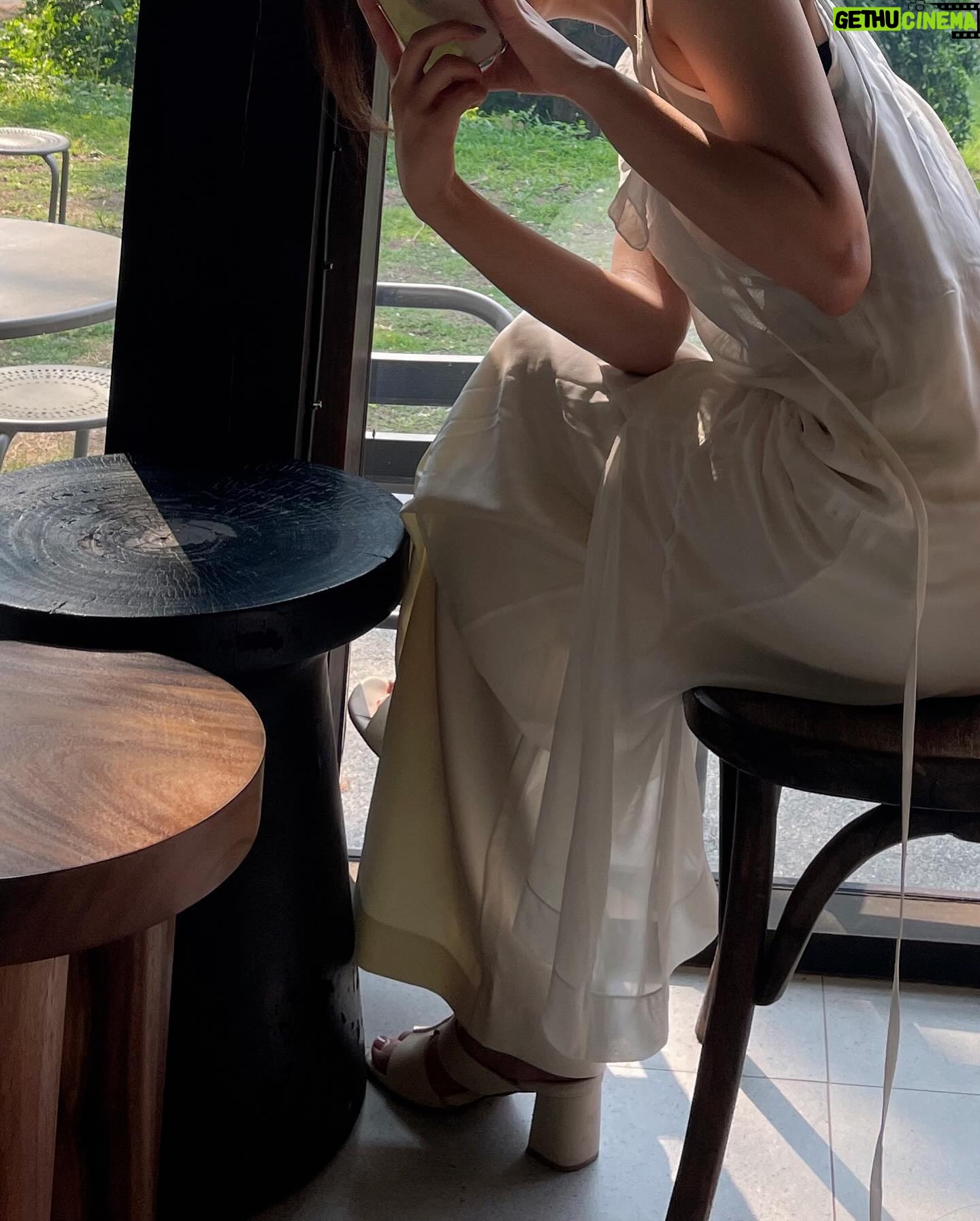 Hwang Bo-reum-byeol Instagram - 한껏 방랑한 나의 4월
