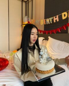Hwang Seung-eon Instagram - 🎄👼🏻🎊🫶🏻🥳🎂💖