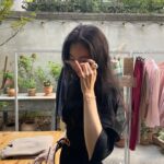 Hwang Seung-eon Instagram - 2022 머리도 길고 마스크도 쓰고 어린이날이라고 동생하고 밥먹던 시절