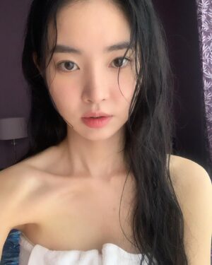 Hwang Seung-eon Instagram - #영화 #뉴노멀 절찬리 상영중📽️