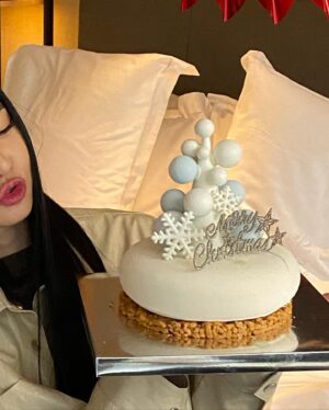 Hwang Seung-eon Instagram - 🎄👼🏻🎊🫶🏻🥳🎂💖