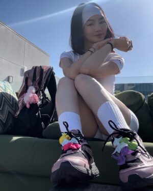Hwang Seung-eon Instagram - 💝👟🎀🎨🌞🧚🏼‍♀️
#groundhogday with @fila_korea 💝
#AD#휠라 #운동화 #인터런 #휠라인터런