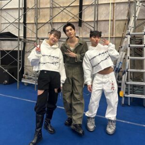 Hyojin Choi Instagram - @ajo_ajobyajo_official ✨
반가운 사람들 가득 @seoulfashionweek_official 
.
귀여운 악동으로 만들어준 쌤들 사랑해요
@soonsoo_sim2818 
@hyena_bana
