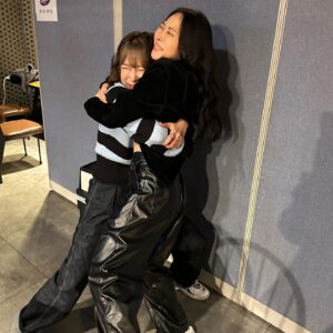 Hyojin Choi Instagram - #내편하자2
@__honey.j__ 언니와함께
@monika_shin 언니 응원하러
다녀왔어요 ❤️