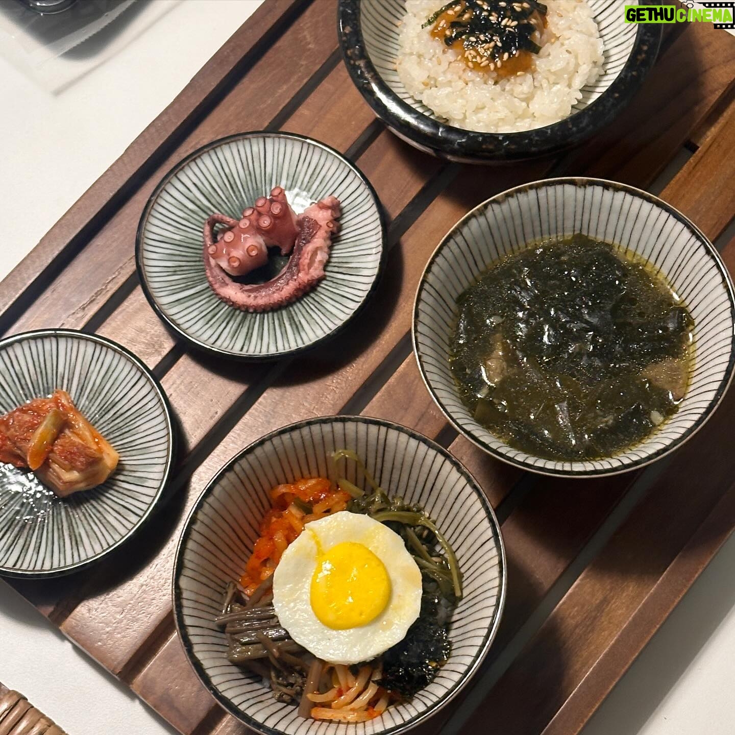 Hyojin Choi Instagram - π0120π νΉλ³ν μμΌ λ³΄λ΄κ² ν΄μ£Όμ
μ λ§μ λΆλ€κ» κ°μ¬λ립λλ€ β¨