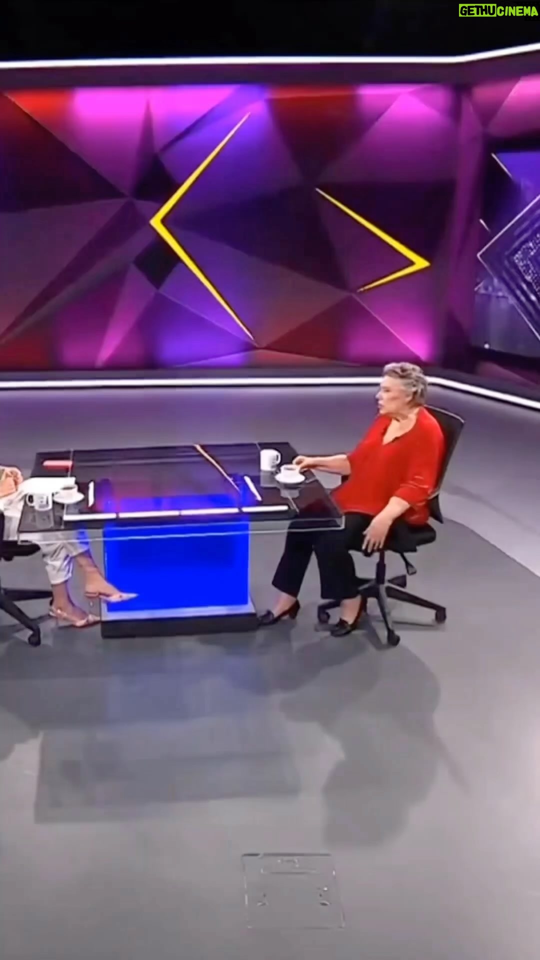 Işıl Yücesoy - 6.5K Likes - Funda Karayel le “Yıldızlı sohpetler” bir kesit …