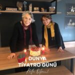Işıl Yücesoy Instagram - Dün sevgili ARSEN GÜRZAP la Dünya tiyatro gününü biz prova yaparak kutladık İZNİNLE adlı müzikLİ oyunun provasını yaparak. Uzun zamandır bu kadar anlamlı bir kutlama yapmamıştım 😇😇😇😇#dialoganlatımiletisim #vigorsanat